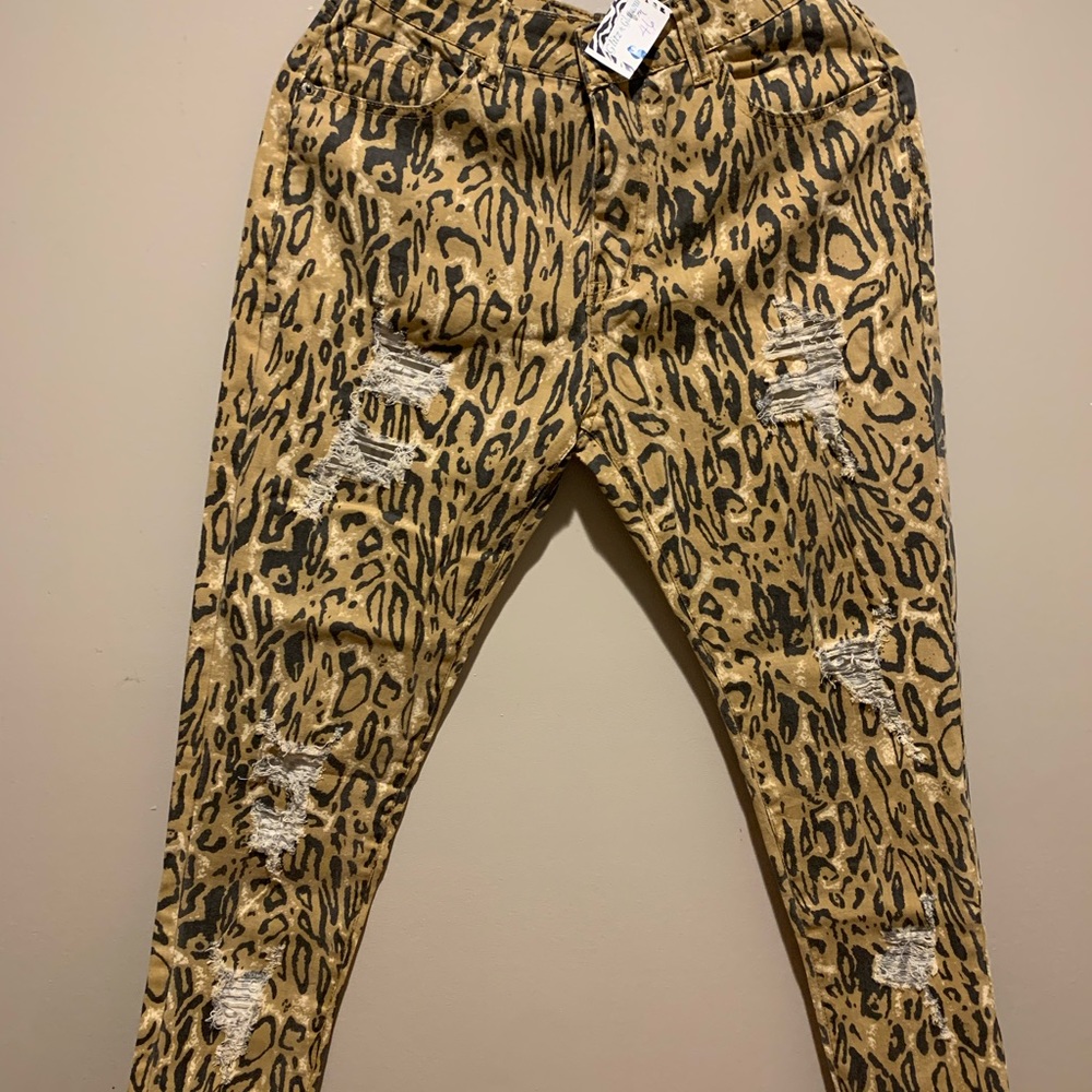 New leopard stretchy-distressed jeans